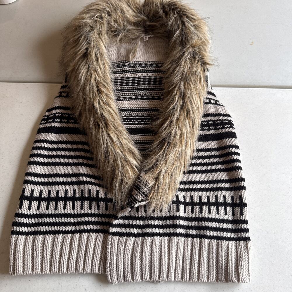 BB Dakota Tribal Stripe Faux Fur Sweater Vest M Ivory Black Cardigan Boho Open